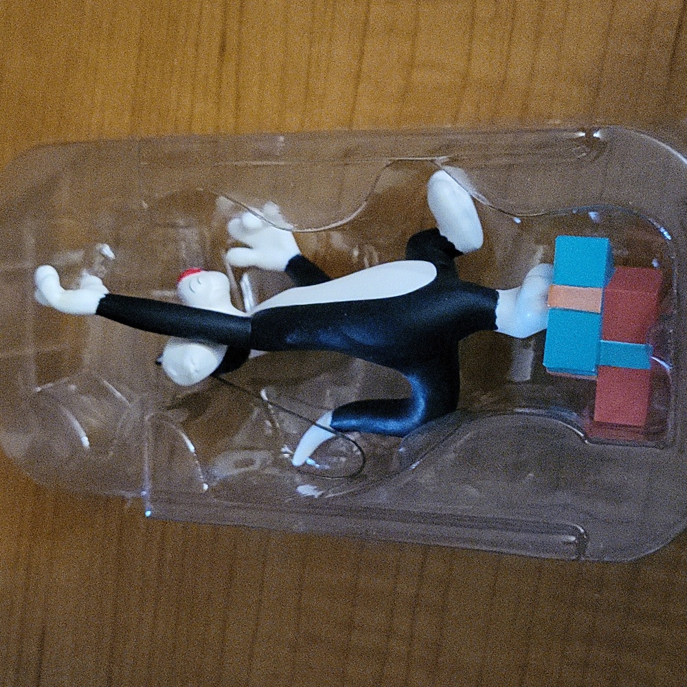 Looney Tunes Sylvester Christmas Ornament - Picture 7 of 8